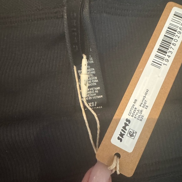 SKIMS Cotton Rib Boxer Shorts - Black - Picture 4 of 8